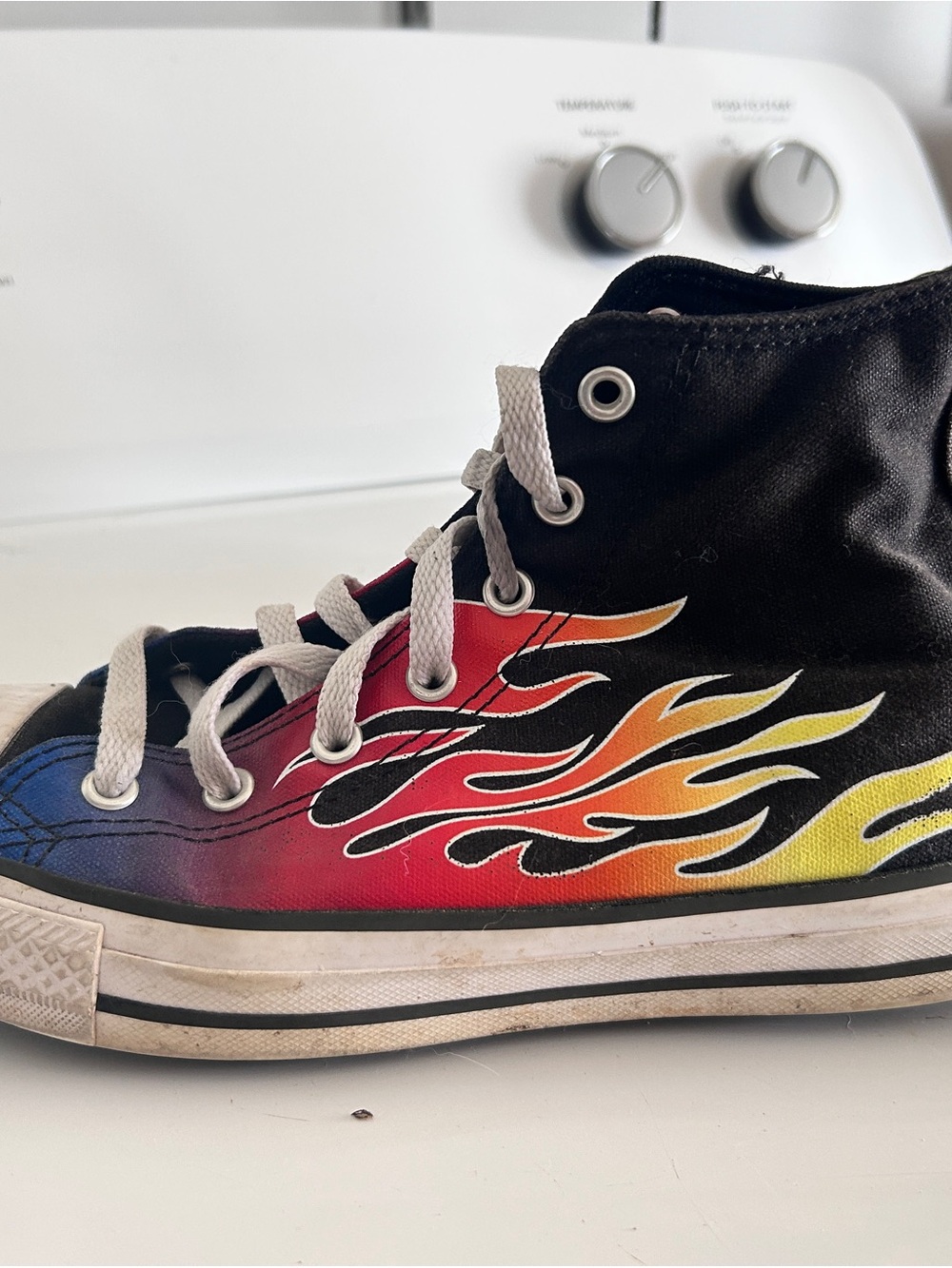 Converse Woman’s/Kids Black High-Top Sneakers with Red-Orange-Blue Flame Print - Picture 4 of 6